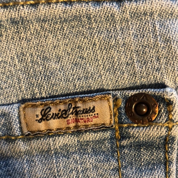 Levi Strauss Jean Shorts - Picture 6 of 10